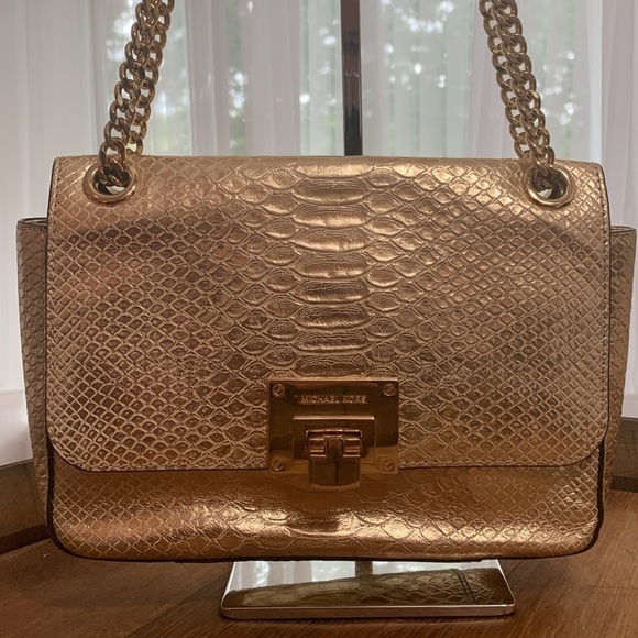 Michael Kors Med Tina Convertible Pale Gold Flap Flip Lock Embossed Leather Bag - Picture 4 of 17